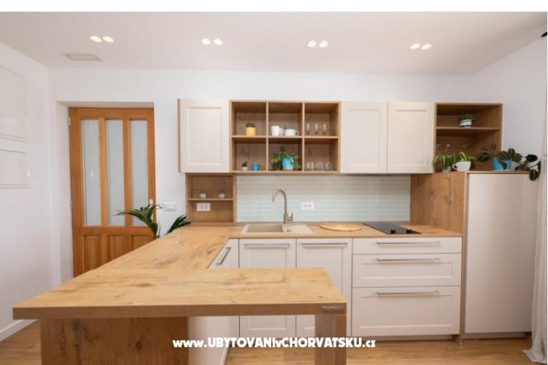 Beachfront Apartma NIVES – foto 24