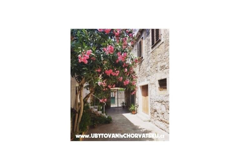 Apartmaji Stone Hiša – foto 3