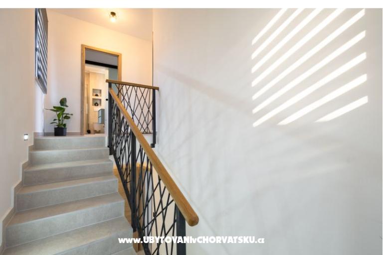 Hiša s pogledom na more Antivo – foto 18