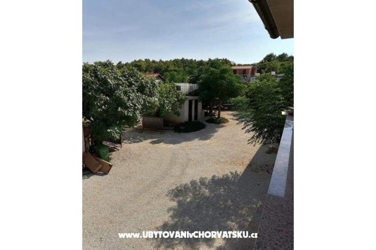 Apartmaji Kreć Lozice otok Vir – foto 11