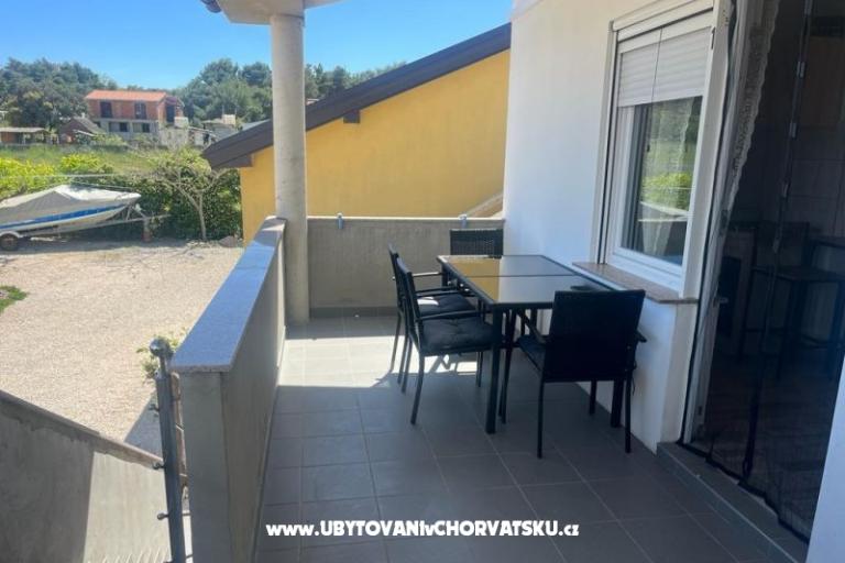 Apartmaji Kreć Lozice otok Vir – foto 19