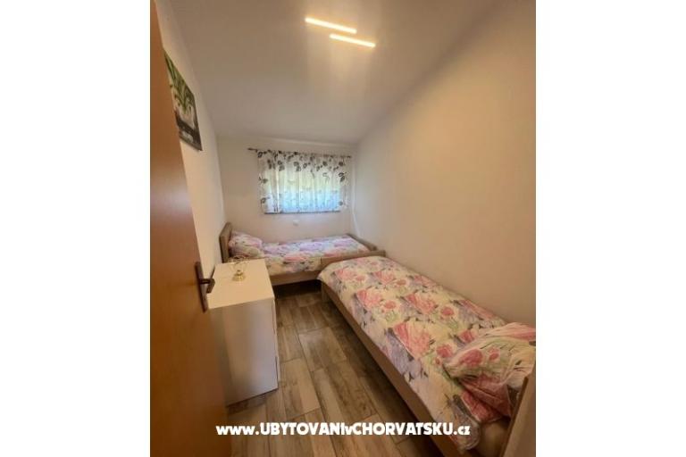 Apartmaji Kreć Lozice otok Vir – foto 27