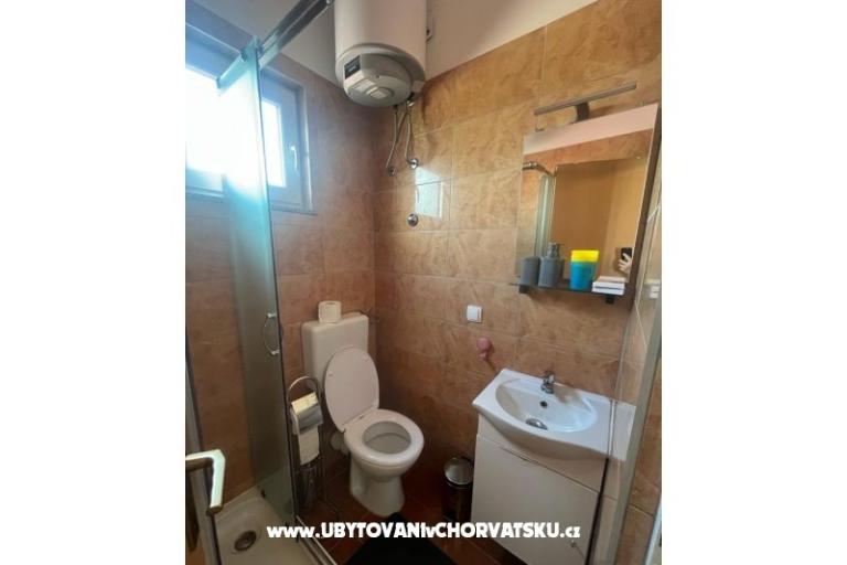 Apartmaji Kreć Lozice otok Vir – foto 7