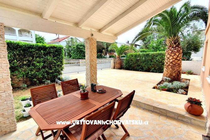 Happy Pineapple Apartmaji Vir – foto 2