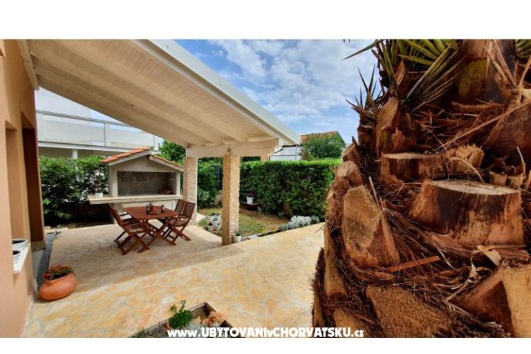Happy Pineapple Apartmaji Vir – foto 4