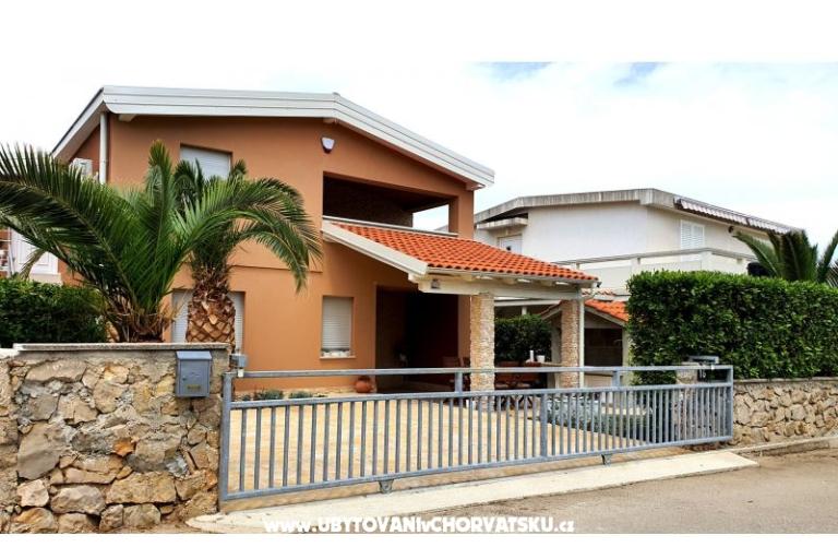 Happy Pineapple Apartmaji Vir – foto 9