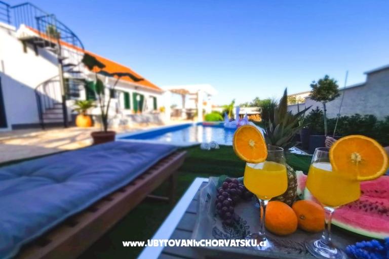 Počitniški dom  Diana +pool+jacuzzi – foto 13