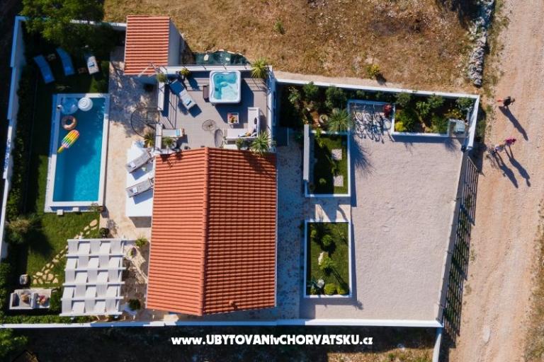 Počitniški dom  Diana +pool+jacuzzi – foto 2