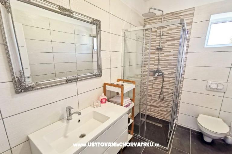 Počitniški dom  Diana +pool+jacuzzi – foto 9