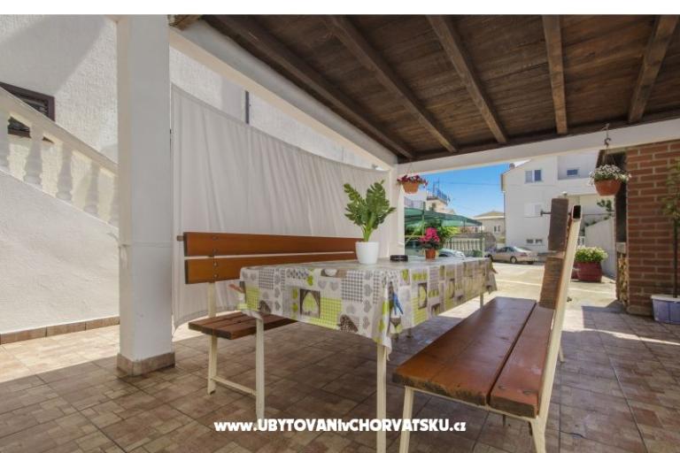 Apartmaji Alaga – foto 3