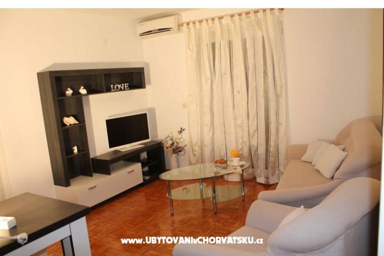 Apartmaji Juricev 100m to the beach – foto 11
