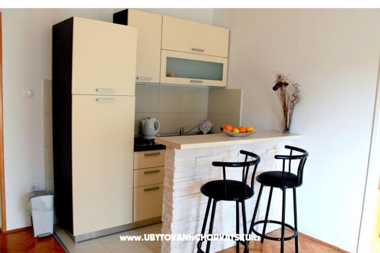 Apartmaji Juricev 100m to the beach – foto 12