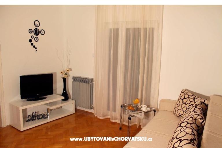 Apartmaji Juricev 100m to the beach – foto 13