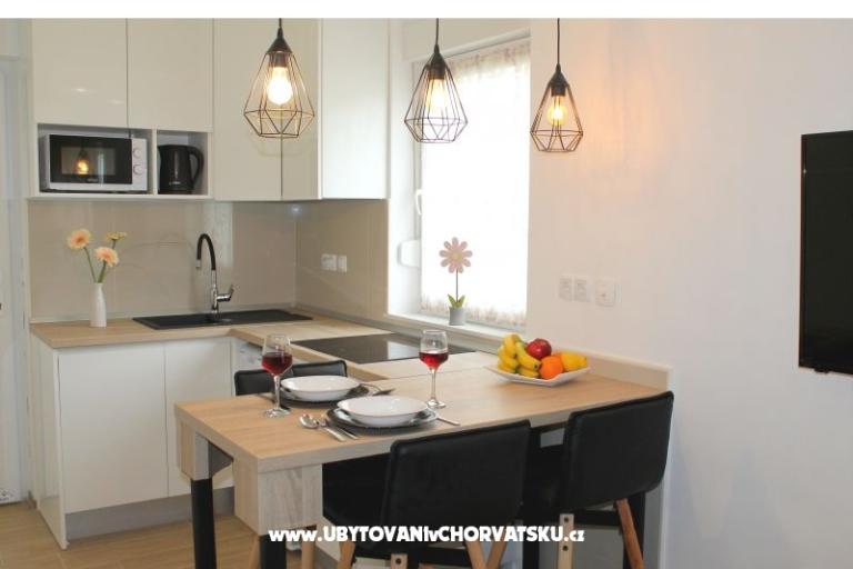 Apartmaji Juricev 100m to the beach – foto 14