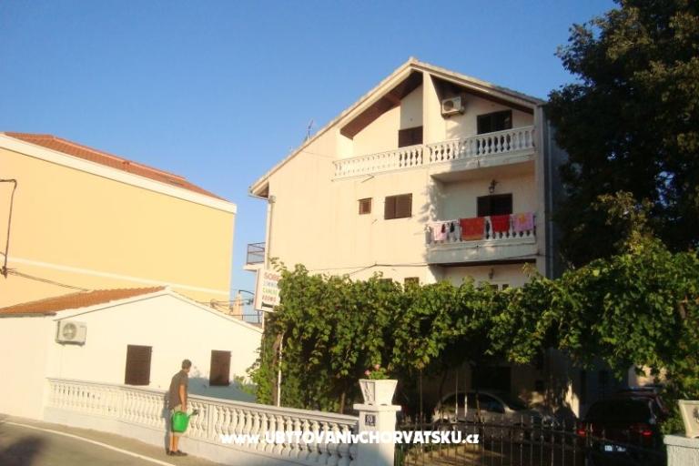 Apartmaji Juricev 100m to the beach – foto 17