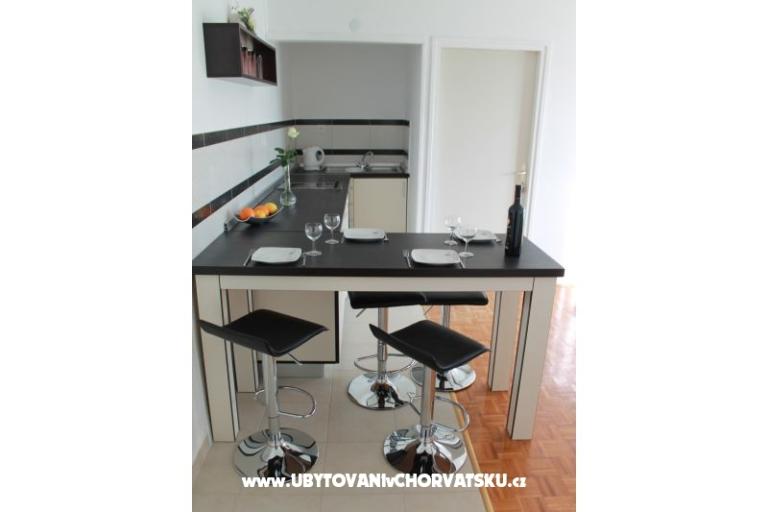 Apartmaji Juricev 100m to the beach – foto 8