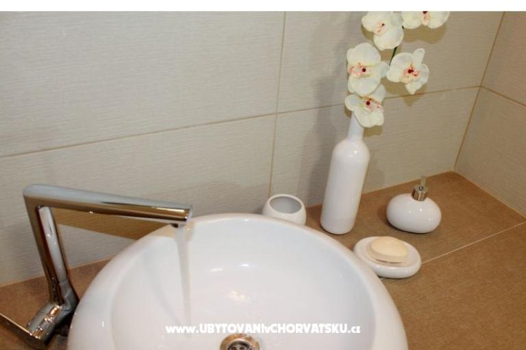 Apartmaji Juricev 100m to the beach – foto 9