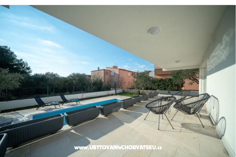 Beach Villa z bazenom Tribunj – foto 15