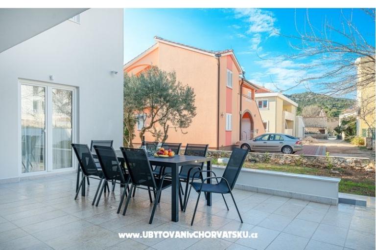 Beach Villa z bazenom Tribunj – foto 16