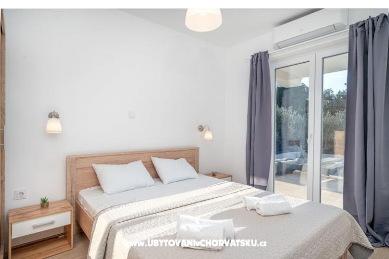 Beach Villa z bazenom Tribunj – foto 17