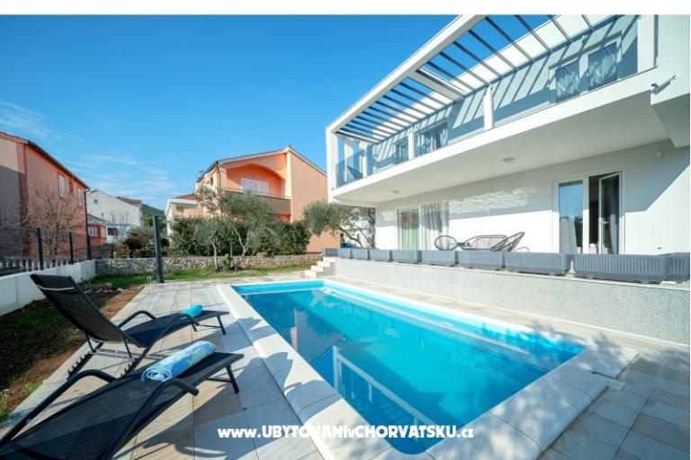 Beach Villa z bazenom Tribunj – foto 2