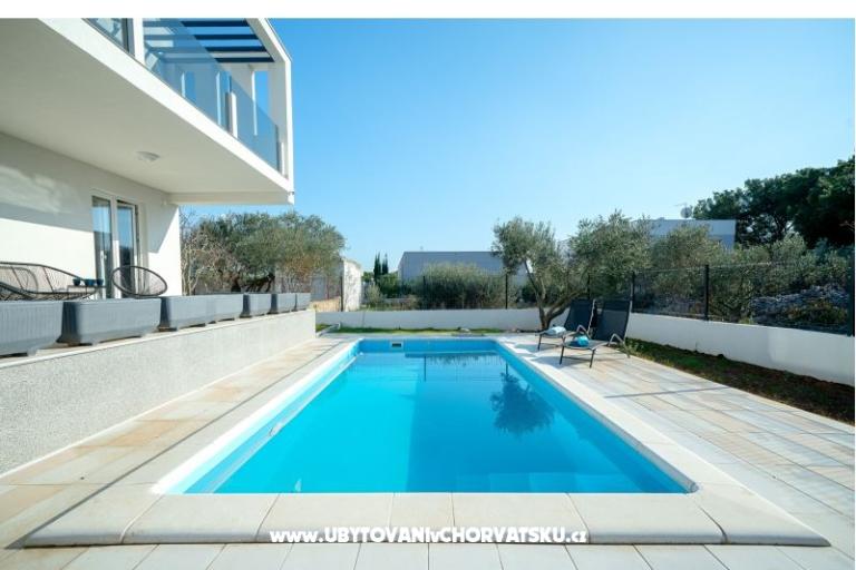 Beach Villa z bazenom Tribunj – foto 7