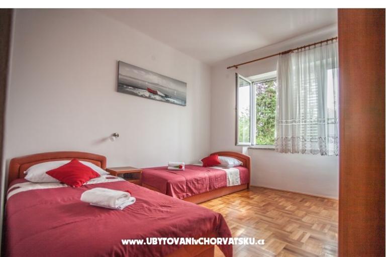 Apartma Tina 10 m. beach – foto 11