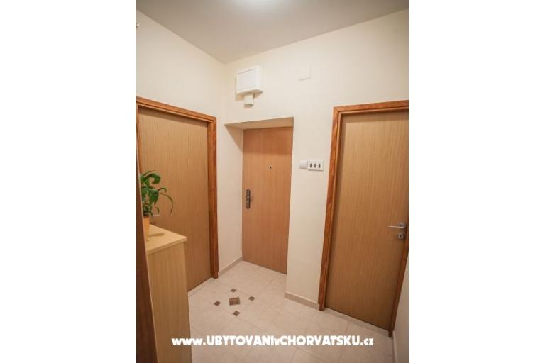 Apartma Tina 10 m. beach – foto 12