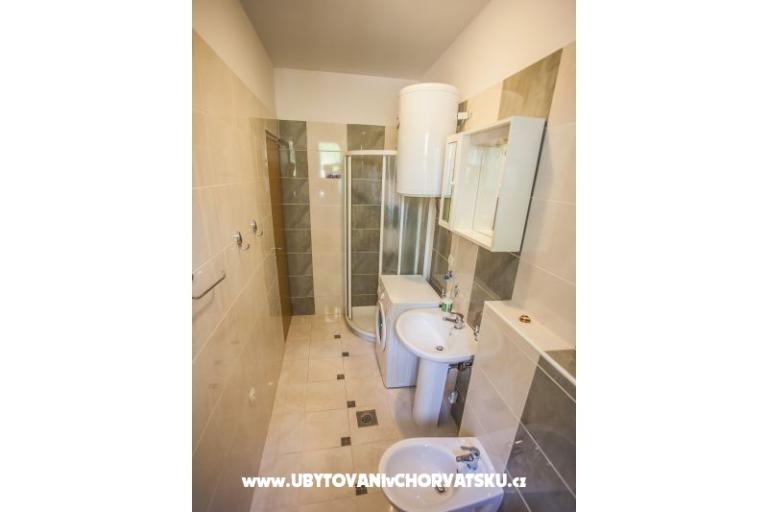 Apartma Tina 10 m. beach – foto 13