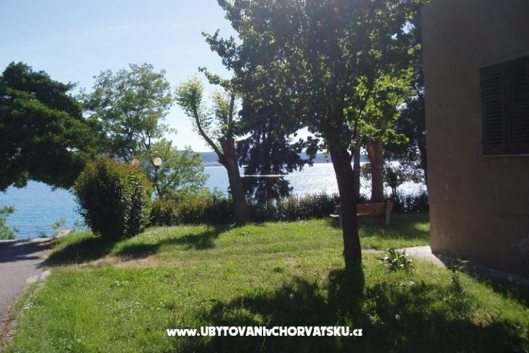 Apartma Tina 10 m. beach – foto 3