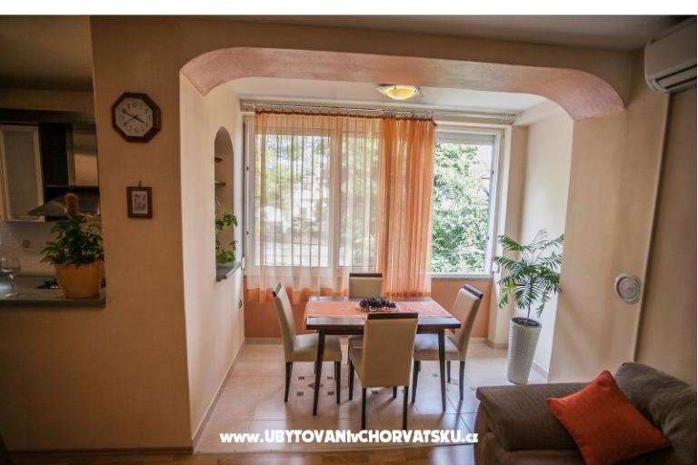Apartma Tina 10 m. beach – foto 5