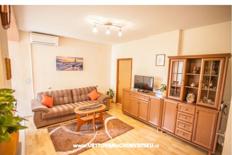 Apartma Tina 10 m. beach – foto 7
