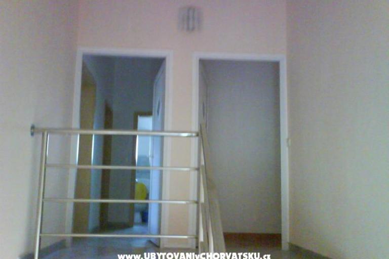 Apartmaji with swimming pool-Crno – foto 3