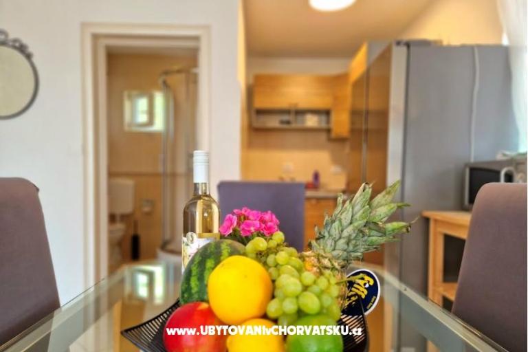 Apartmaji Tena,  prvi red do mora – foto 2