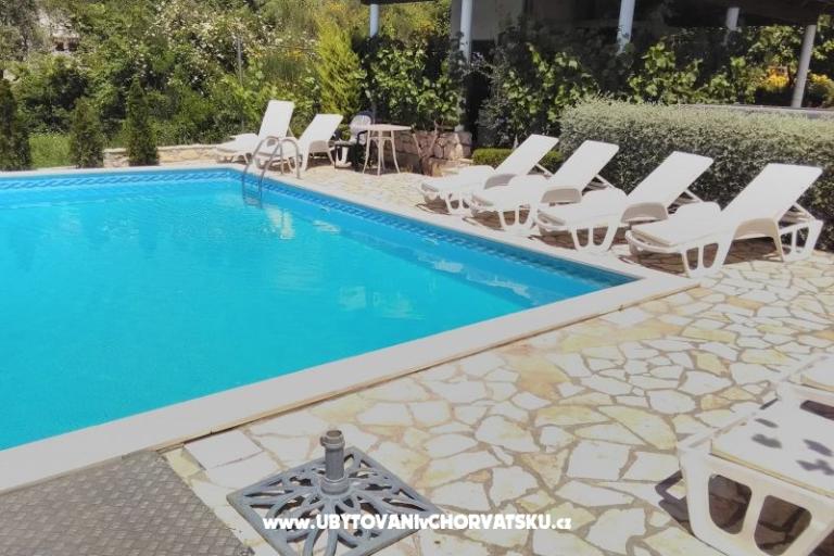 Luton Apartmaji – foto 5