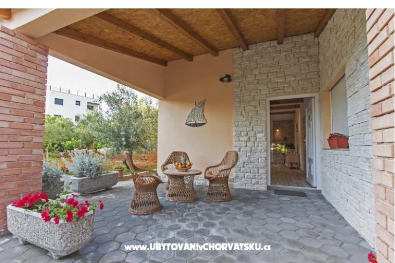 Apartmaji Nella – foto 4